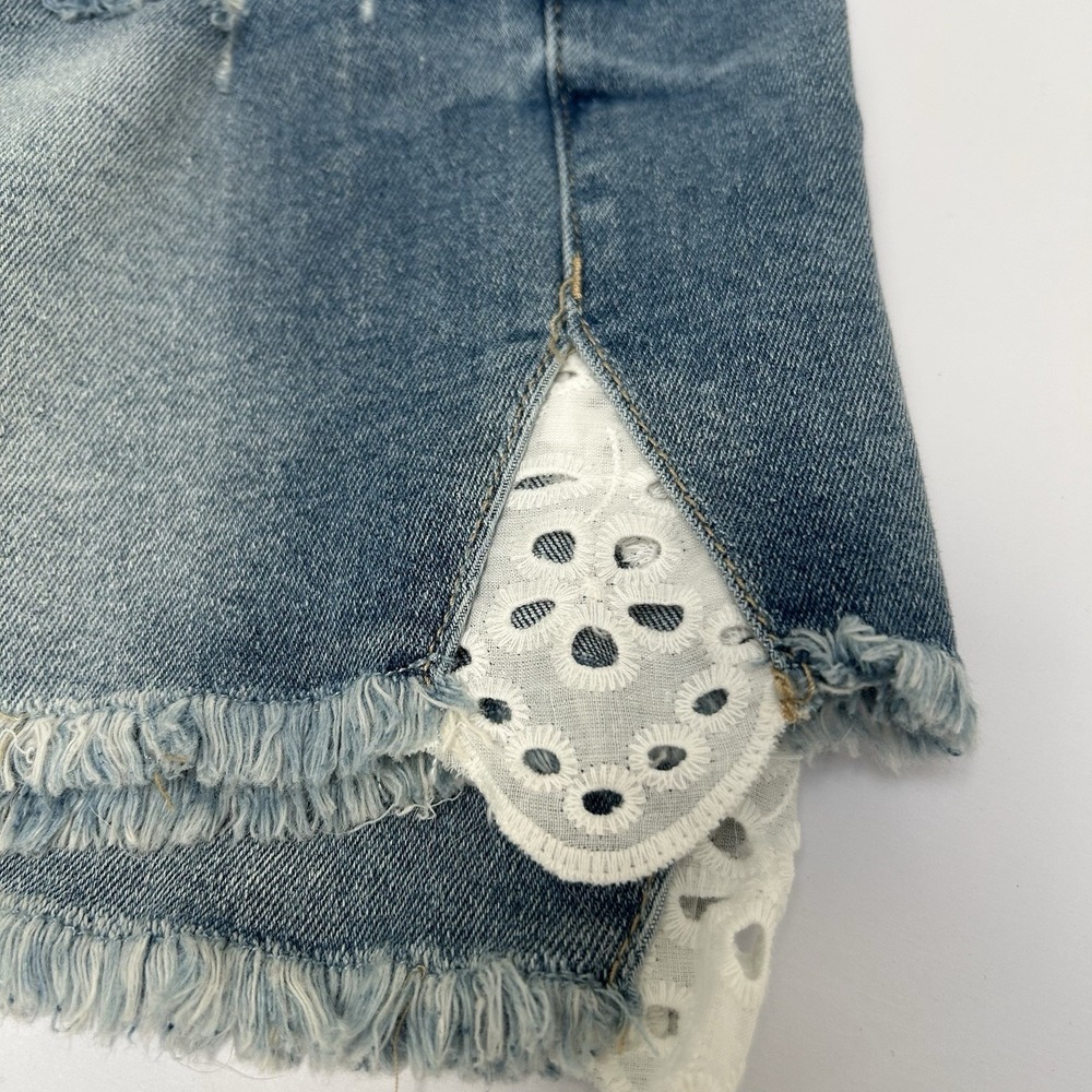 Judy Blue‎ NWT Mid-Rise Crochet Lace Trim Distressed Shorts Size 31 Style #1553 - Picture 7 of 7